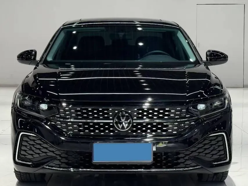 2025 Volkswagen Passat 2.0T 186HP L4 7DCT,autocango,china used car exporter,china ev exporter,chinese used car exporter,chinese used ev exporter