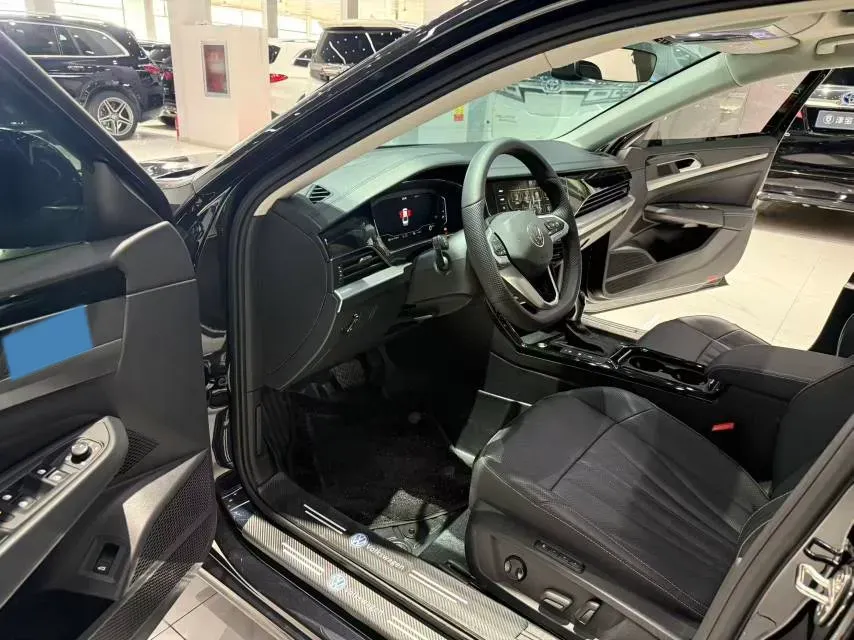 2025 Volkswagen Passat 2.0T 186HP L4 7DCT,autocango,china used car exporter,china ev exporter,chinese used car exporter,chinese used ev exporter