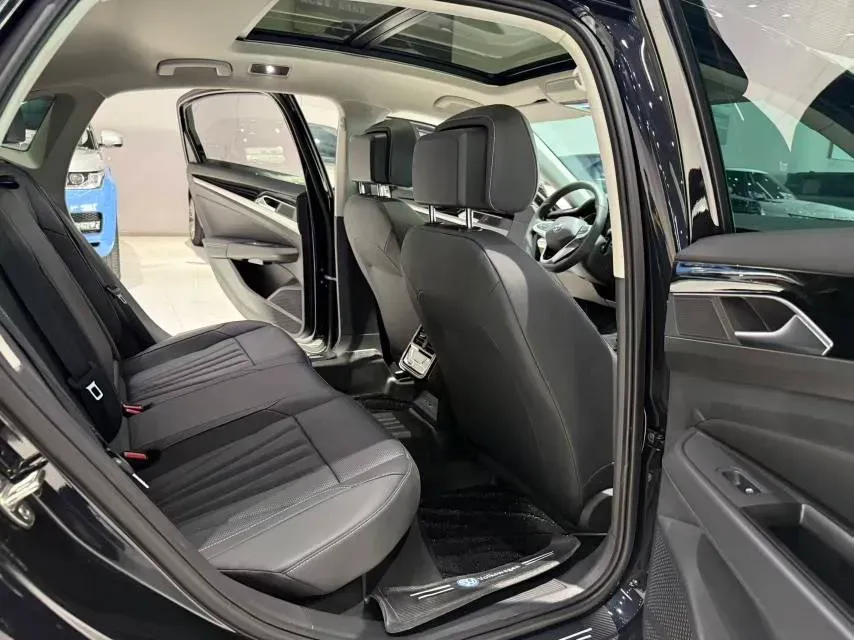 2025 Volkswagen Passat 2.0T 186HP L4 7DCT,autocango,china used car exporter,china ev exporter,chinese used car exporter,chinese used ev exporter