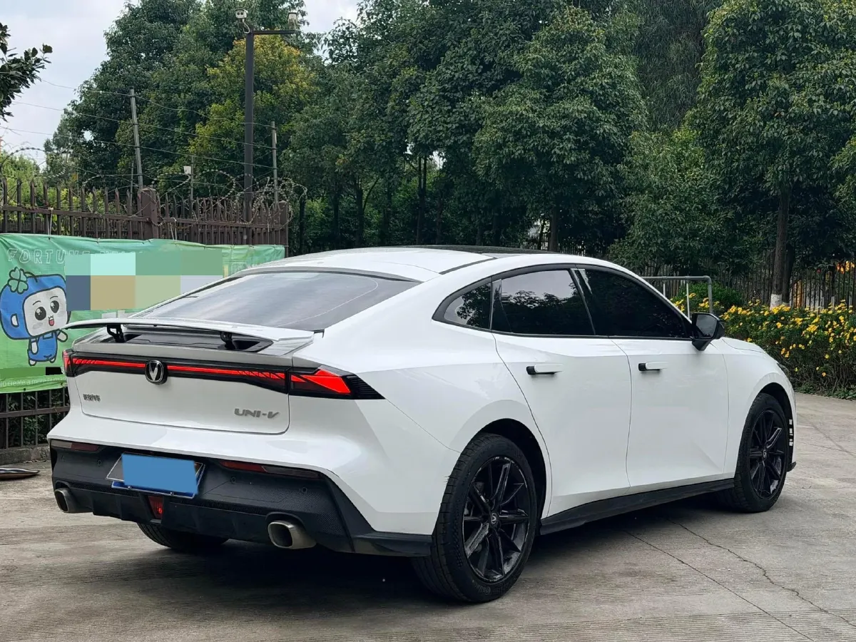 2024 ChangAn UNI-V 1.5T 188HP L4 7DCT,autocango,china used car exporter,china ev exporter,chinese used car exporter,chinese used ev exporter