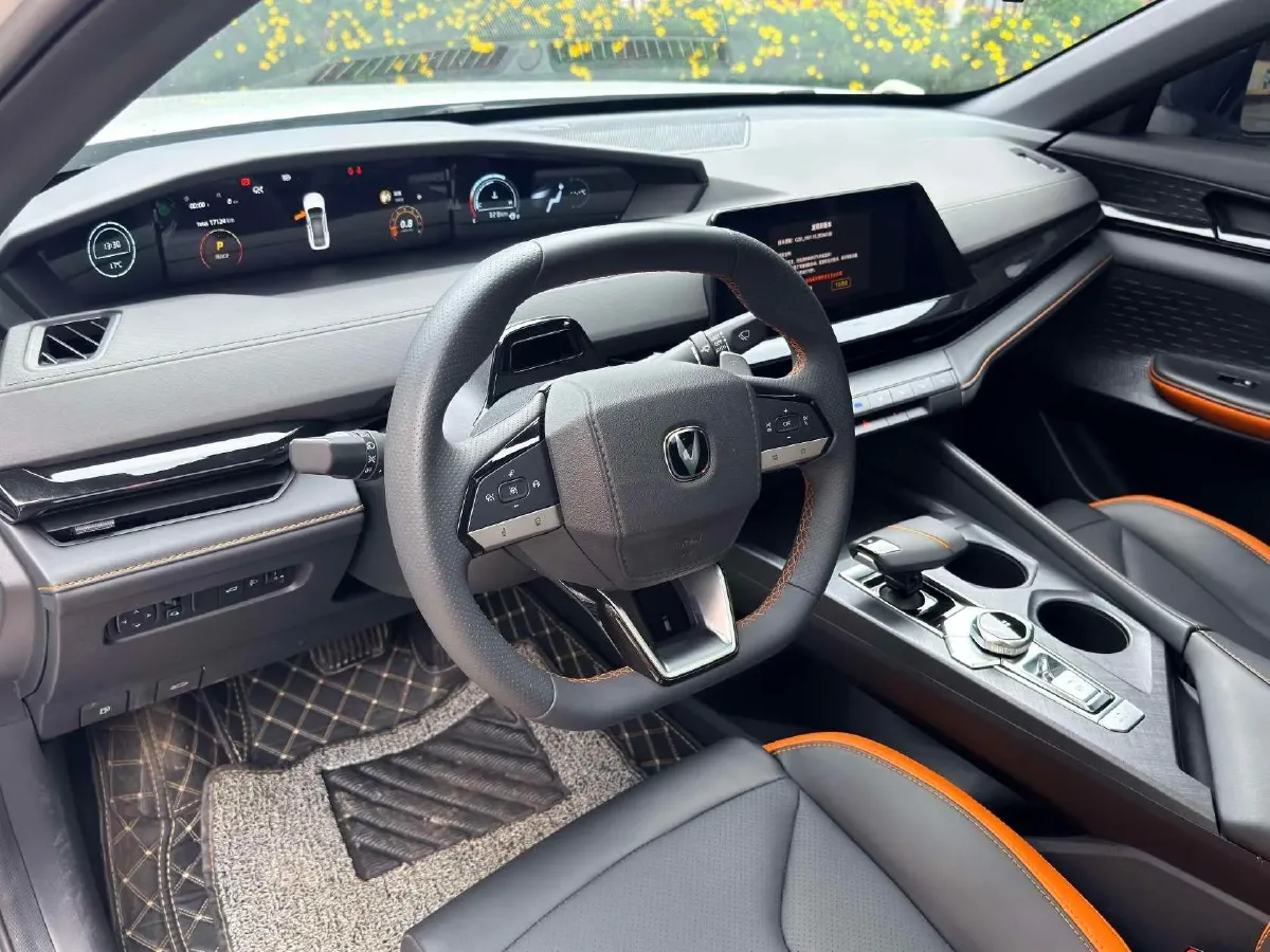 2024 ChangAn UNI-V 1.5T 188HP L4 7DCT,autocango,china used car exporter,china ev exporter,chinese used car exporter,chinese used ev exporter