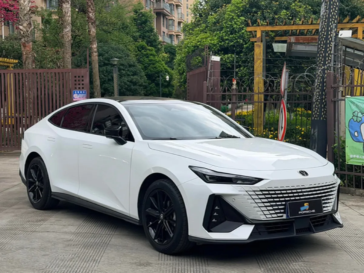 2024 ChangAn UNI-V 1.5T 188HP L4 7DCT,autocango,china used car exporter,china ev exporter,chinese used car exporter,chinese used ev exporter