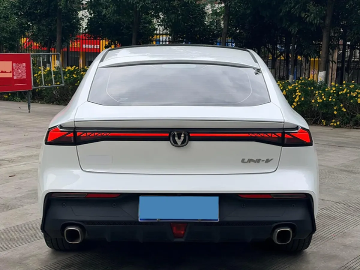 2024 ChangAn UNI-V 1.5T 188HP L4 7DCT,autocango,china used car exporter,china ev exporter,chinese used car exporter,chinese used ev exporter