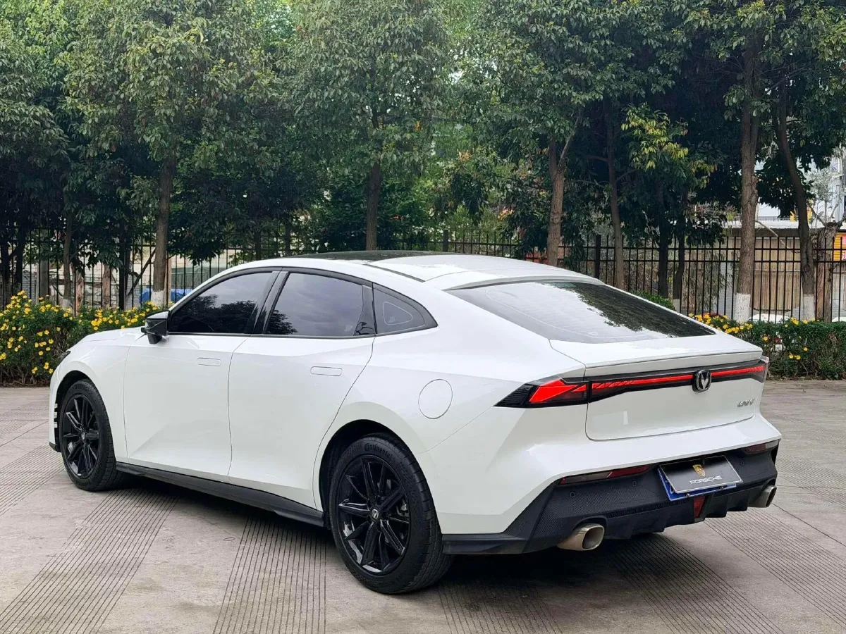 2024 ChangAn UNI-V 1.5T 188HP L4 7DCT,autocango,china used car exporter,china ev exporter,chinese used car exporter,chinese used ev exporter