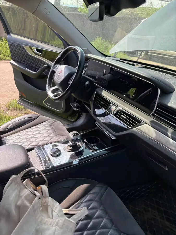 2022 HongQi HS5 2.0T 224HP L4 6AT,autocango,china used car exporter,china ev exporter,chinese used car exporter,chinese used ev exporter