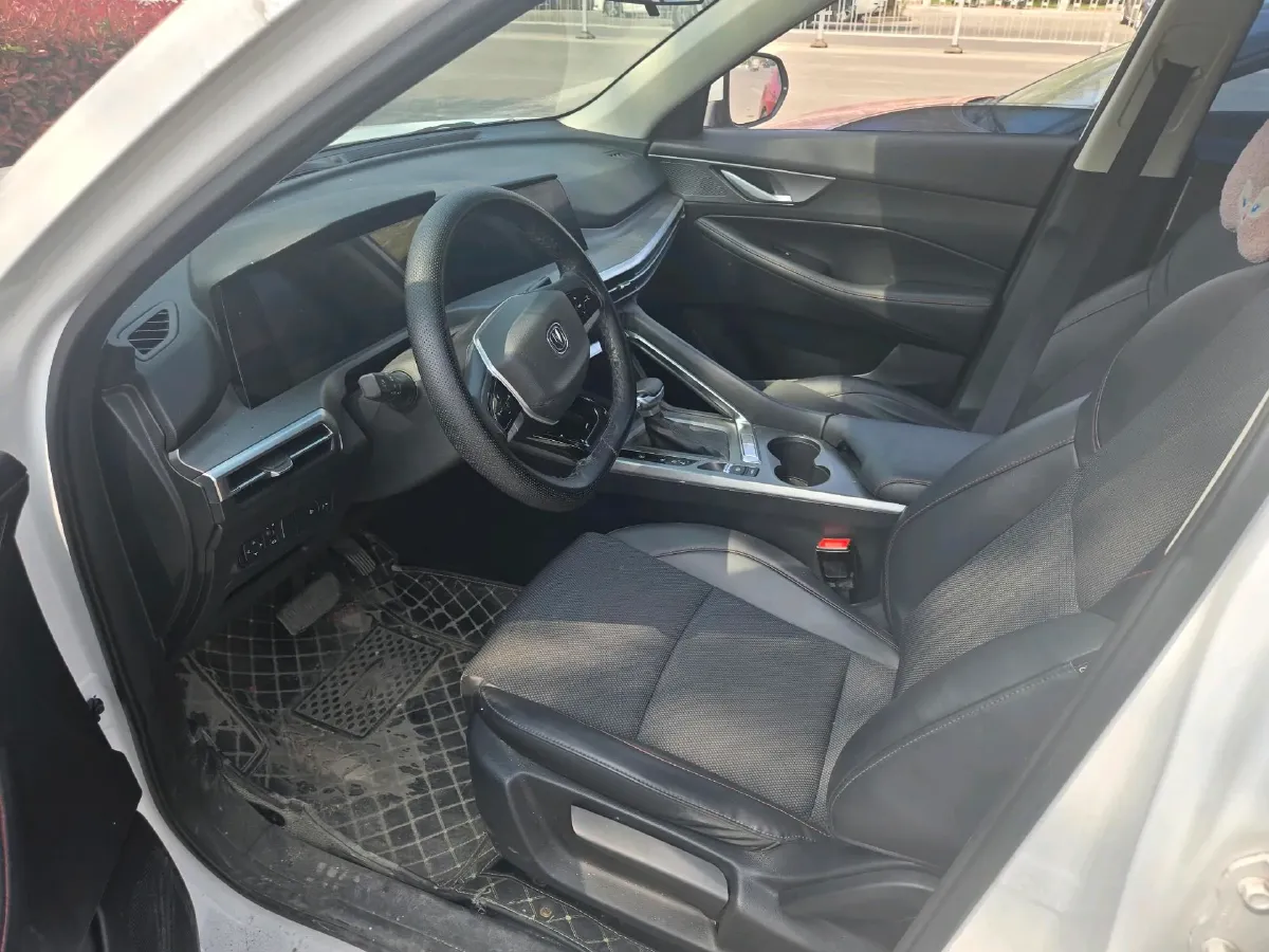 2023 ChangAn CS35 Plus 1.4T 160HP L4 7DCT,autocango,china used car exporter,china ev exporter,chinese used car exporter,chinese used ev exporter