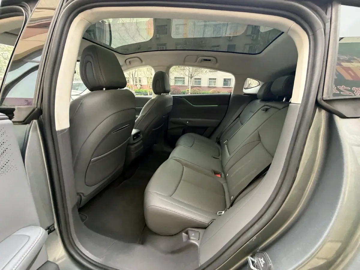 2025 Xpeng G6 BEV 68.5KWH,autocango,china used car exporter,china ev exporter,chinese used car exporter,chinese used ev exporter