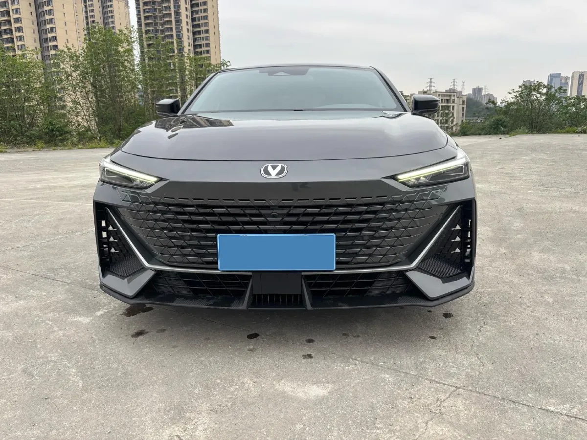 2023 ChangAn UNI-V 1.5T 188HP L4 7DCT,autocango,china used car exporter,china ev exporter,chinese used car exporter,chinese used ev exporter