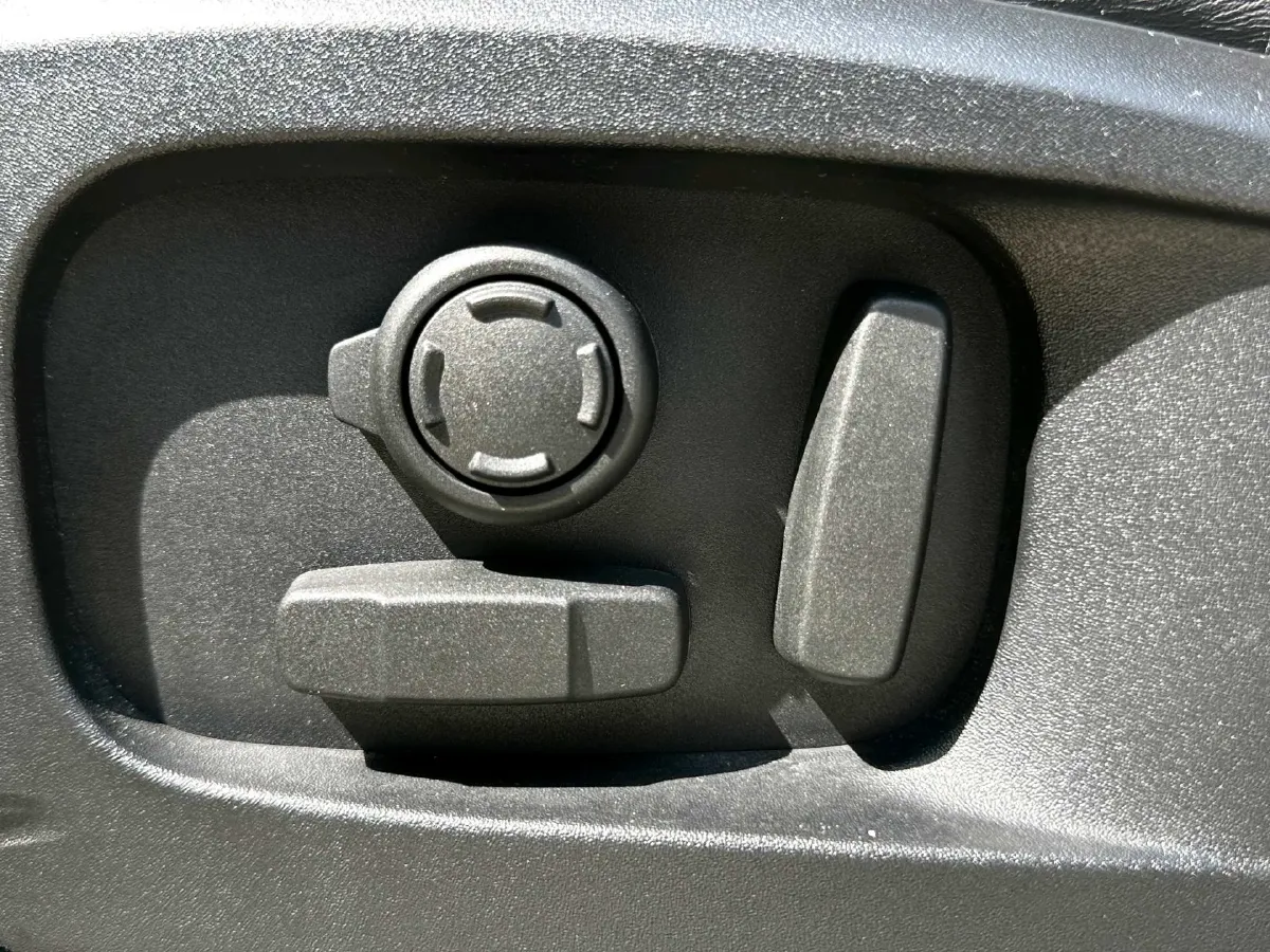 2024 Land Rover Defender 3.0T 400HP L6 8AT,autocango,china used car exporter,china ev exporter,chinese used car exporter,chinese used ev exporter