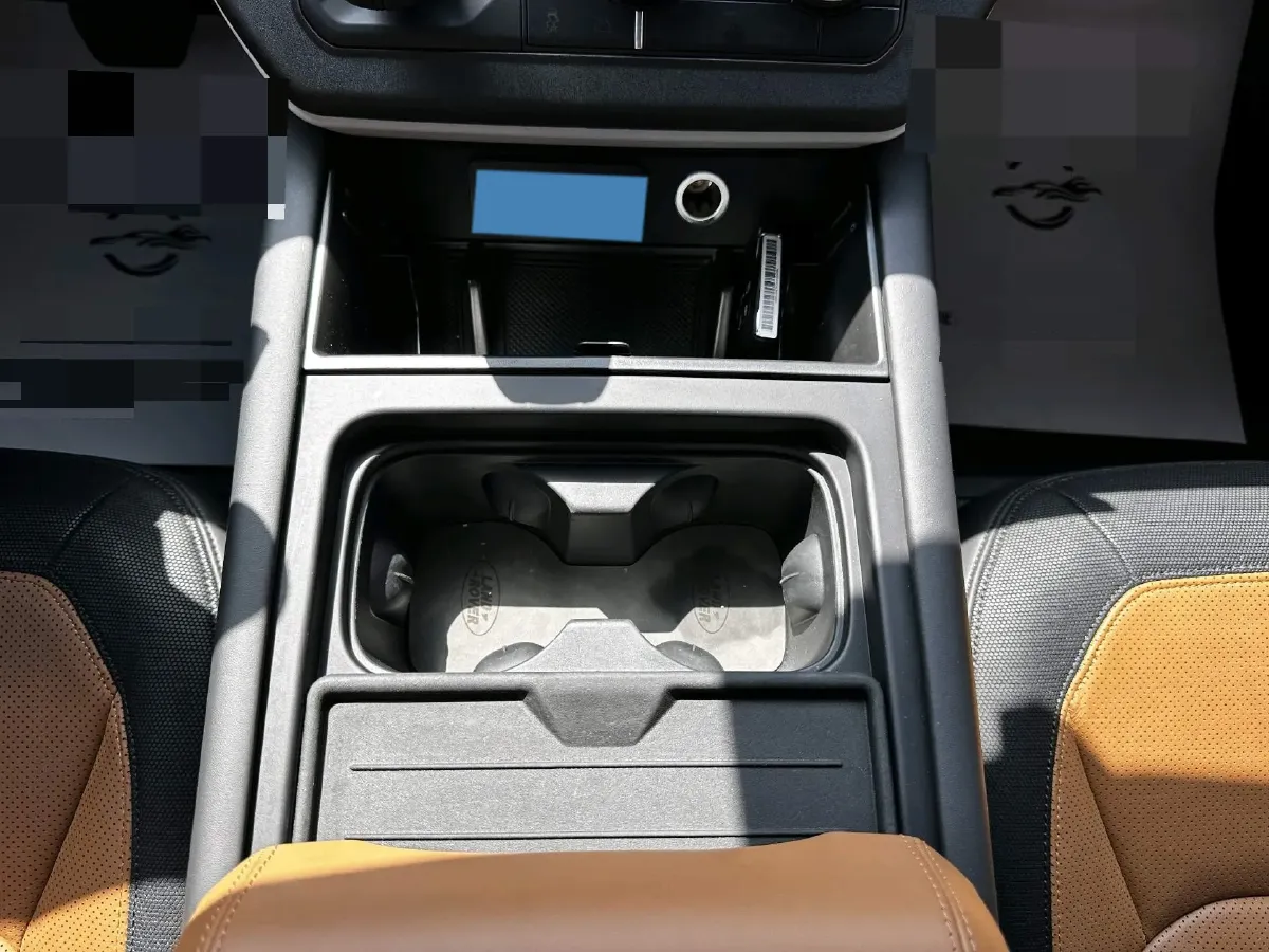 2024 Land Rover Defender 3.0T 400HP L6 8AT,autocango,china used car exporter,china ev exporter,chinese used car exporter,chinese used ev exporter