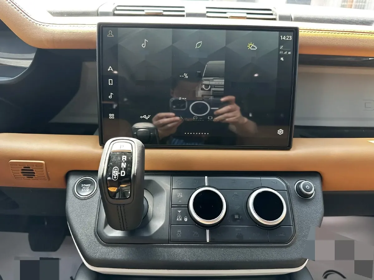 2024 Land Rover Defender 3.0T 400HP L6 8AT,autocango,china used car exporter,china ev exporter,chinese used car exporter,chinese used ev exporter