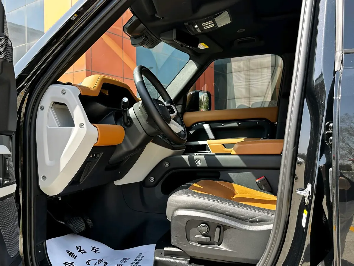 2024 Land Rover Defender 3.0T 400HP L6 8AT,autocango,china used car exporter,china ev exporter,chinese used car exporter,chinese used ev exporter