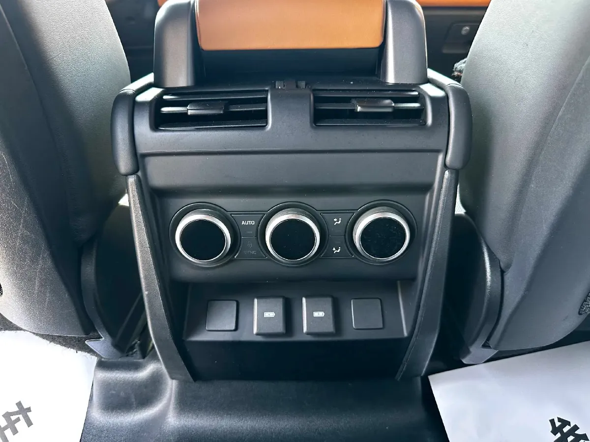 2024 Land Rover Defender 3.0T 400HP L6 8AT,autocango,china used car exporter,china ev exporter,chinese used car exporter,chinese used ev exporter