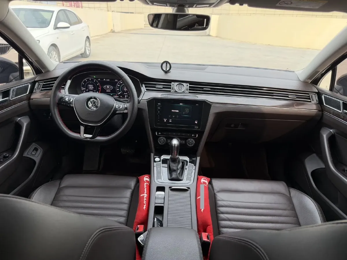 2018 Volkswagen Magotan 1.8T 180HP L4 7DCT,autocango,china used car exporter,china ev exporter,chinese used car exporter,chinese used ev exporter