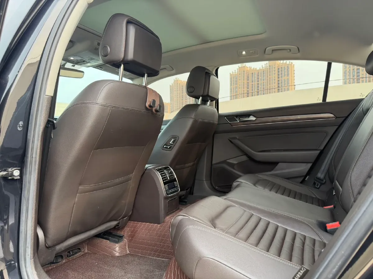 2018 Volkswagen Magotan 1.8T 180HP L4 7DCT,autocango,china used car exporter,china ev exporter,chinese used car exporter,chinese used ev exporter