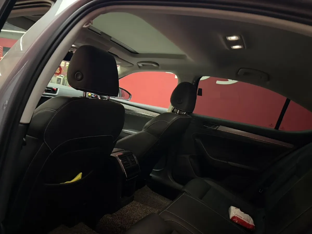 2019 Skoda Superb 1.4T 150HP L4 7DCT,autocango,china used car exporter,china ev exporter,chinese used car exporter,chinese used ev exporter