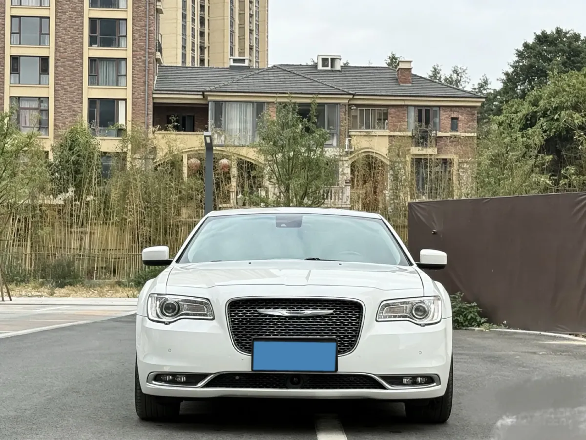 2016 Chrysler 300C 3.0L 234HP V6 8AT,autocango,china used car exporter,china ev exporter,chinese used car exporter,chinese used ev exporter