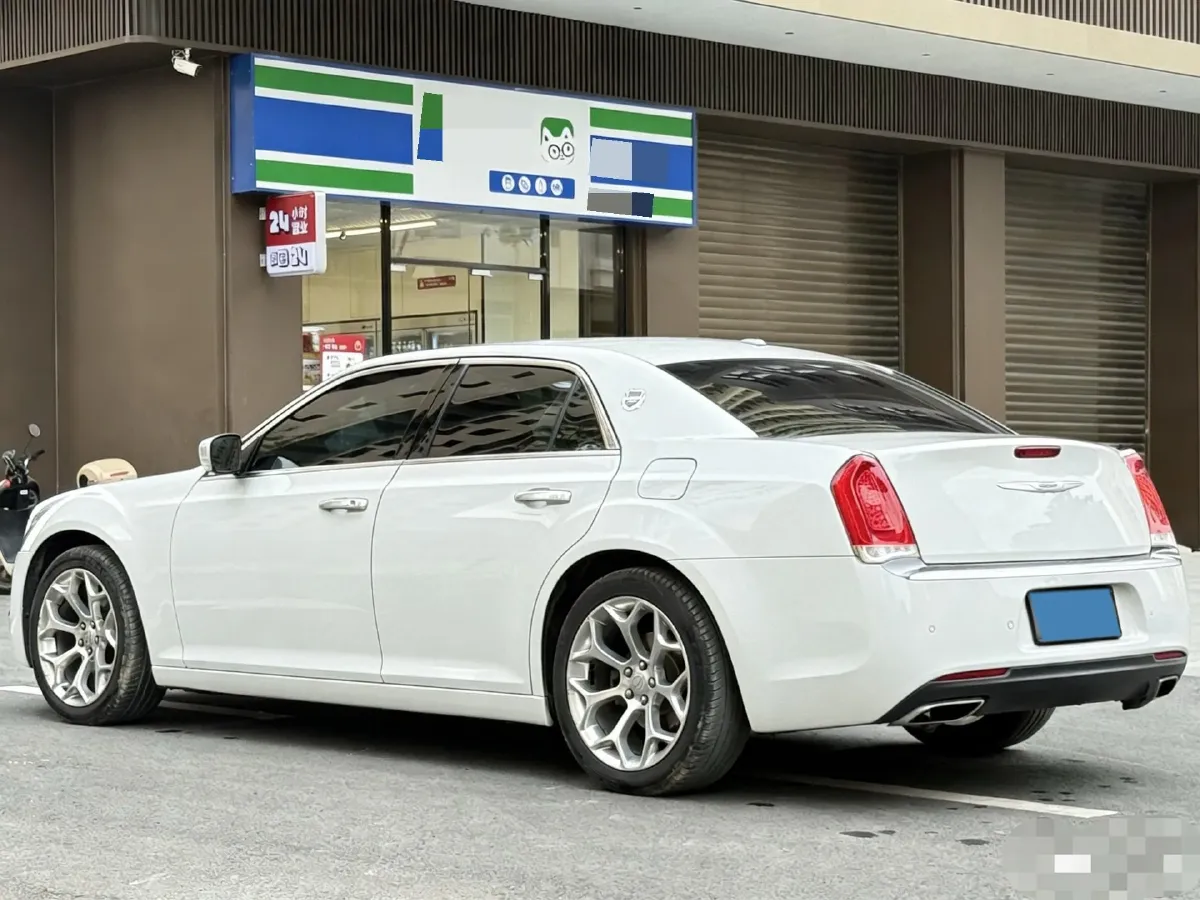 2016 Chrysler 300C 3.0L 234HP V6 8AT,autocango,china used car exporter,china ev exporter,chinese used car exporter,chinese used ev exporter