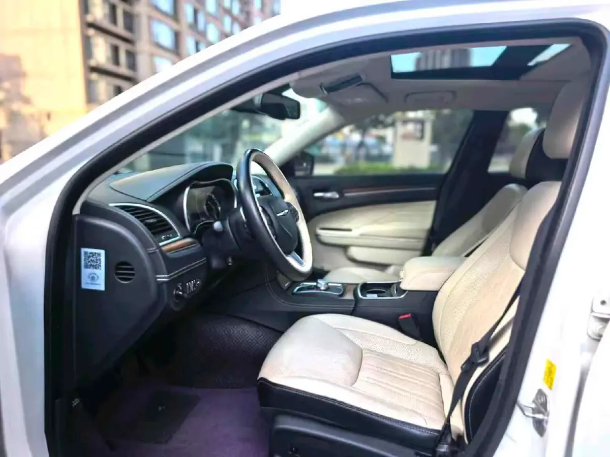 2016 Chrysler 300C 3.0L 234HP V6 8AT,autocango,china used car exporter,china ev exporter,chinese used car exporter,chinese used ev exporter