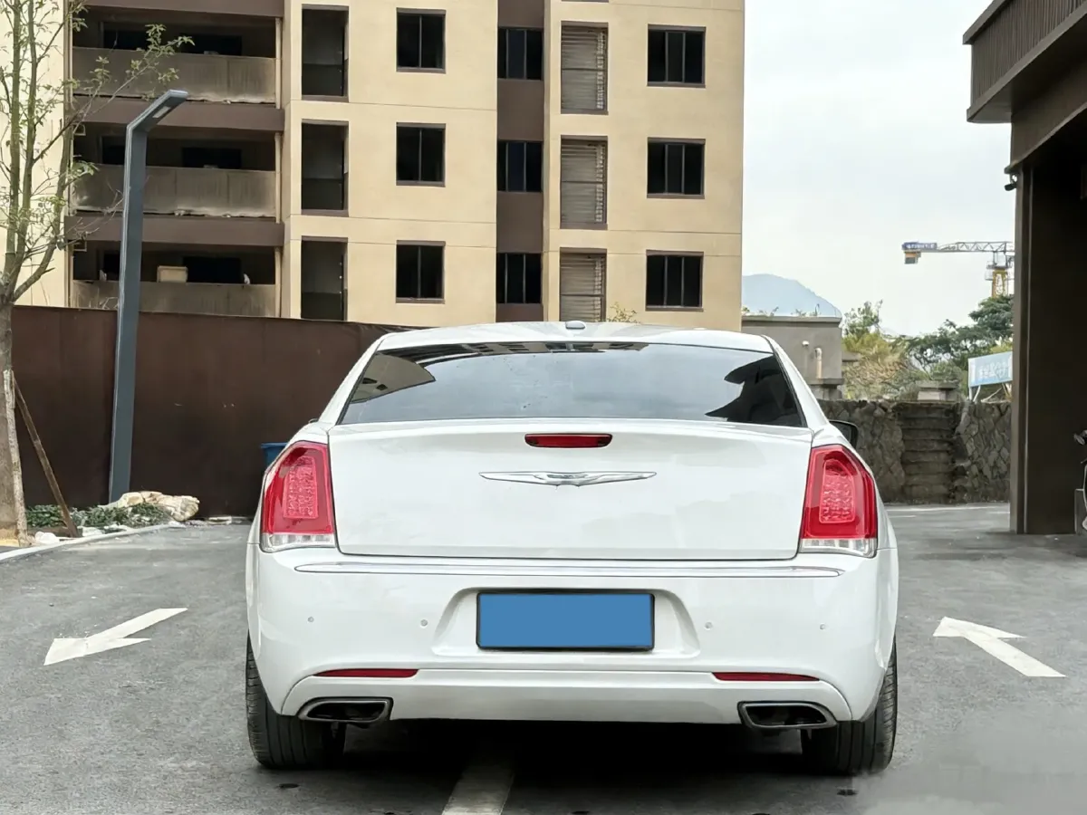 2016 Chrysler 300C 3.0L 234HP V6 8AT,autocango,china used car exporter,china ev exporter,chinese used car exporter,chinese used ev exporter