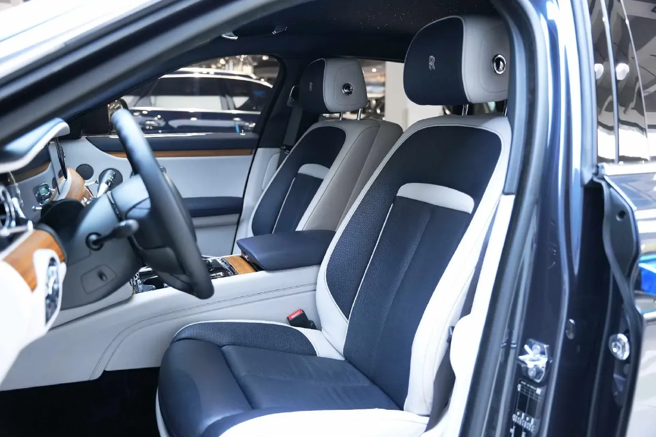 2021 Rolls-Royce Ghost 6.7T 571HP V12 8AT,autocango,china used car exporter,china ev exporter,chinese used car exporter,chinese used ev exporter