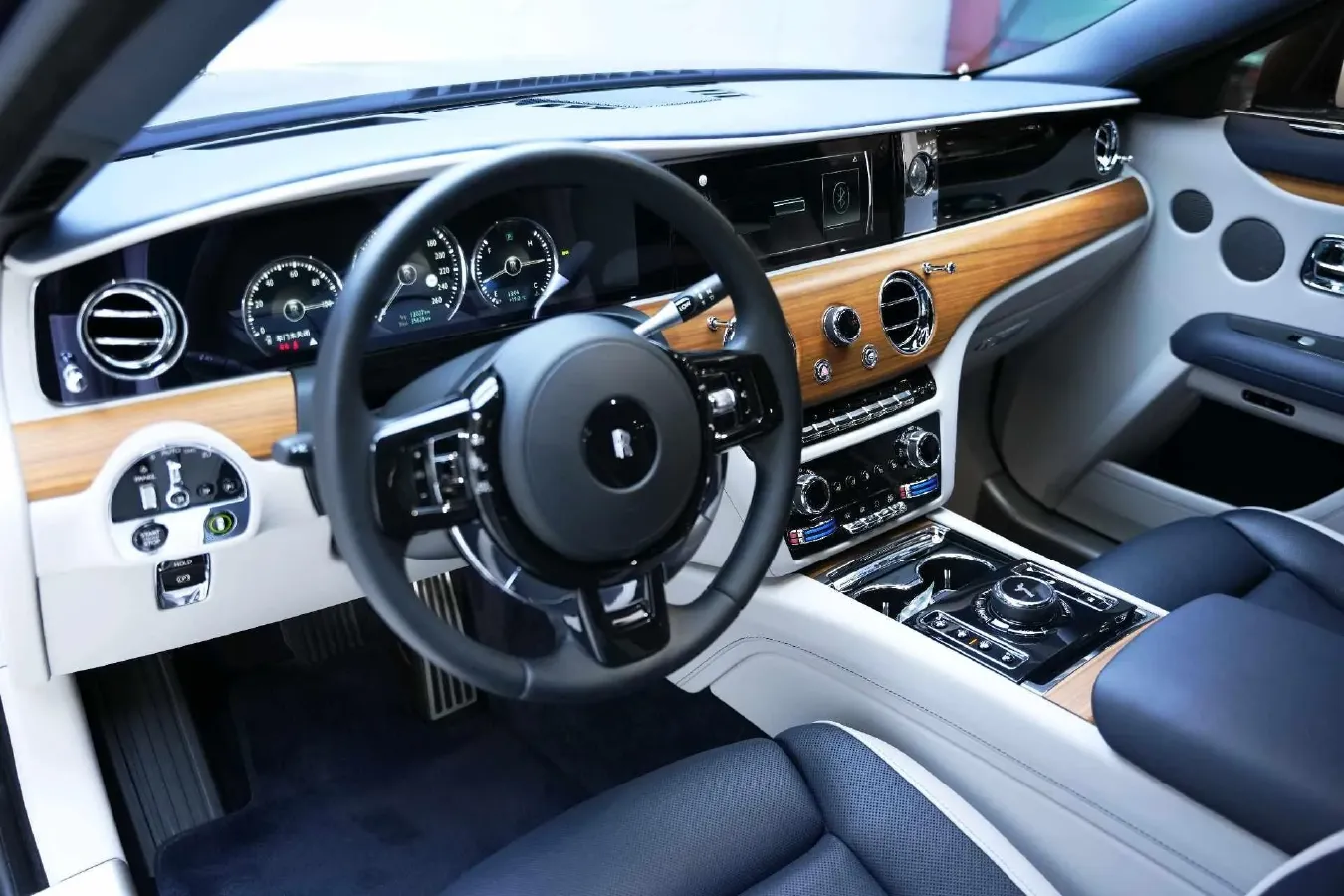 2021 Rolls-Royce Ghost 6.7T 571HP V12 8AT,autocango,china used car exporter,china ev exporter,chinese used car exporter,chinese used ev exporter