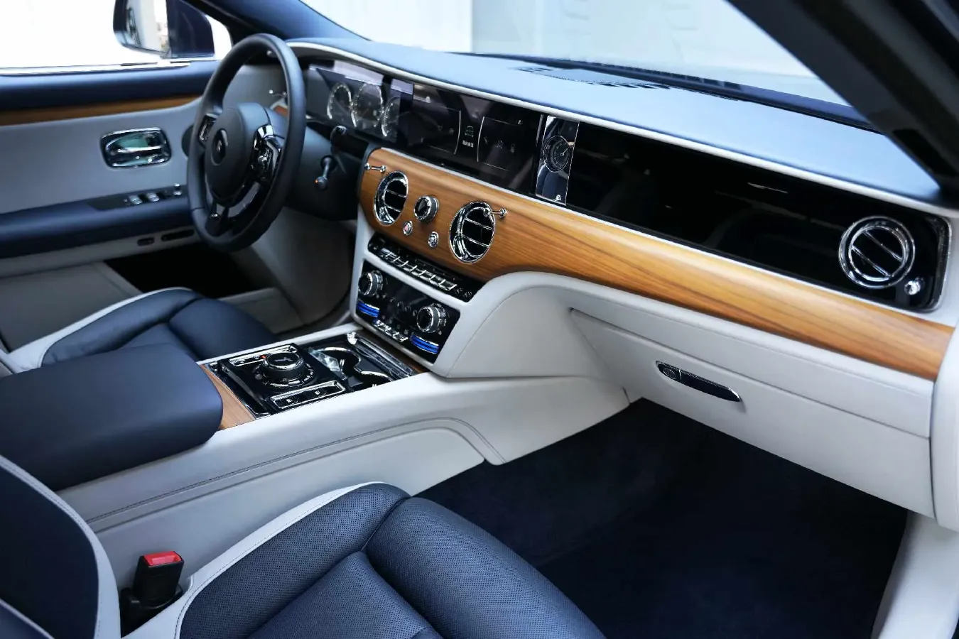 2021 Rolls-Royce Ghost 6.7T 571HP V12 8AT,autocango,china used car exporter,china ev exporter,chinese used car exporter,chinese used ev exporter