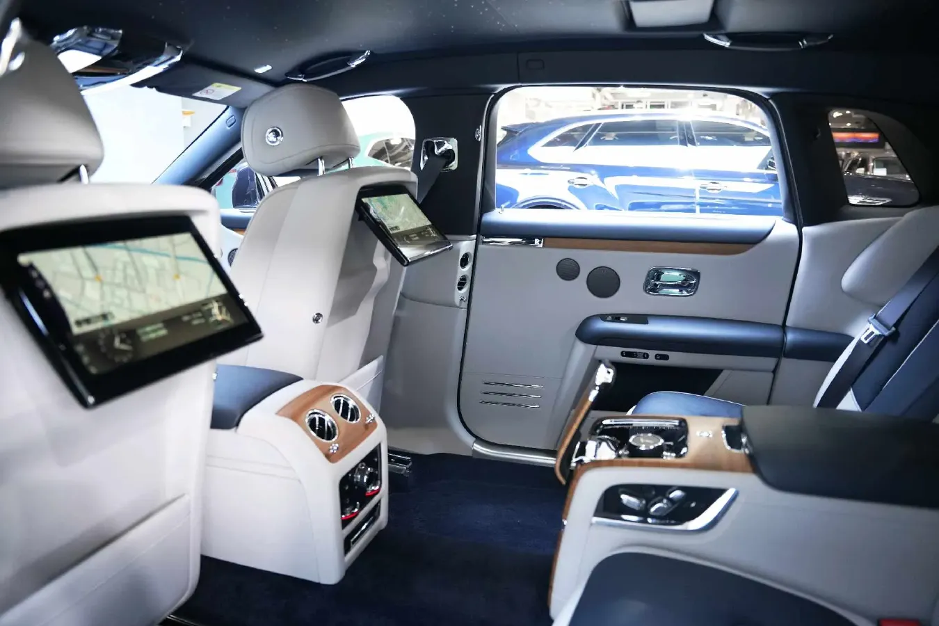 2021 Rolls-Royce Ghost 6.7T 571HP V12 8AT,autocango,china used car exporter,china ev exporter,chinese used car exporter,chinese used ev exporter