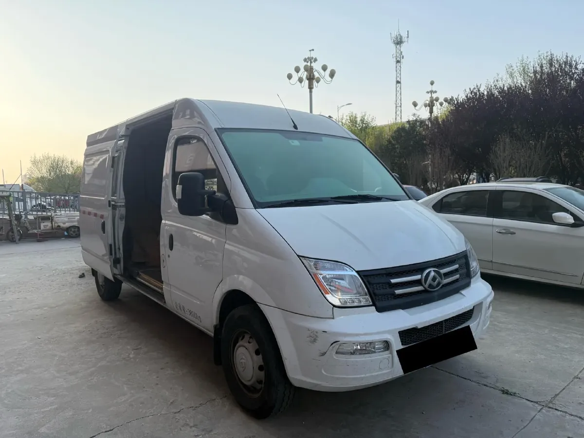 2021 MAXUS XinTu V80 2.0T 127HP L4 6MT,autocango,china used car exporter,china ev exporter,chinese used car exporter,chinese used ev exporter