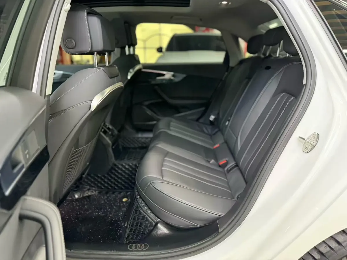 2023 Audi A4L 2.0T 190HP L4 7DCT,autocango,china used car exporter,china ev exporter,chinese used car exporter,chinese used ev exporter