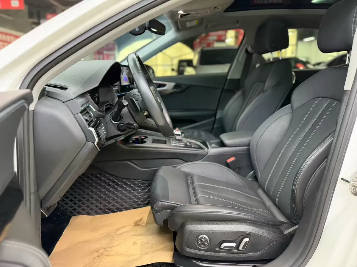 2023 Audi A4L 2.0T 190HP L4 7DCT,autocango,china used car exporter,china ev exporter,chinese used car exporter,chinese used ev exporter