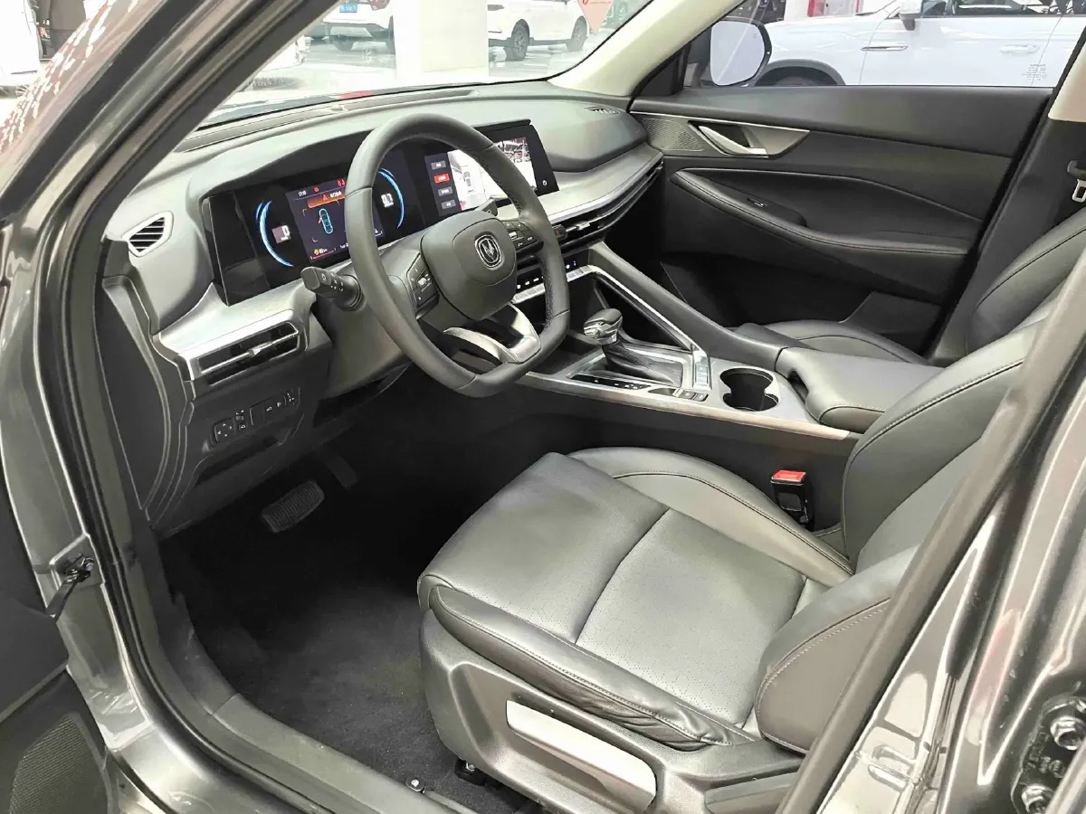 2022 ChangAn CS35 Plus 1.4T 160HP L4 7DCT,autocango,china used car exporter,china ev exporter,chinese used car exporter,chinese used ev exporter