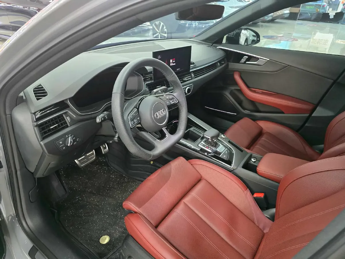 2025 Audi A4L 2.0T 190HP L4 7DCT,autocango,china used car exporter,china ev exporter,chinese used car exporter,chinese used ev exporter