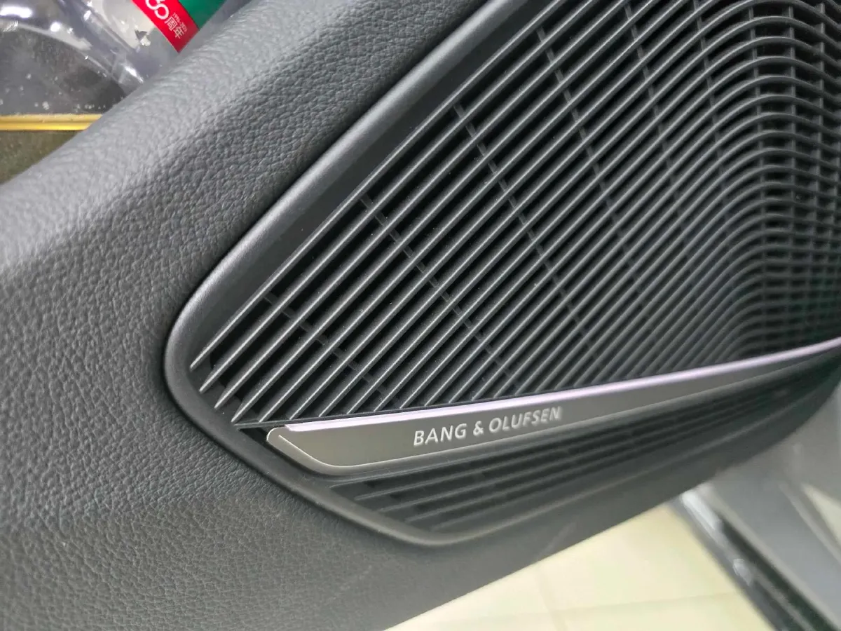 2025 Audi A4L 2.0T 190HP L4 7DCT,autocango,china used car exporter,china ev exporter,chinese used car exporter,chinese used ev exporter