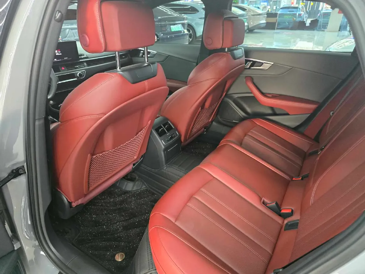 2025 Audi A4L 2.0T 190HP L4 7DCT,autocango,china used car exporter,china ev exporter,chinese used car exporter,chinese used ev exporter