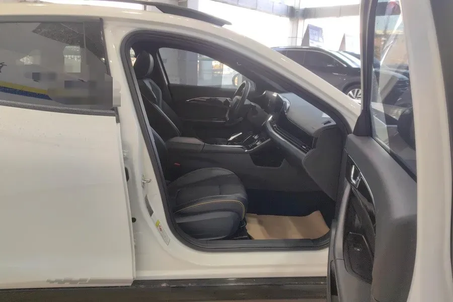 2022 Bestune B70S 2.0T 224HP L4 6AT,autocango,china used car exporter,china ev exporter,chinese used car exporter,chinese used ev exporter