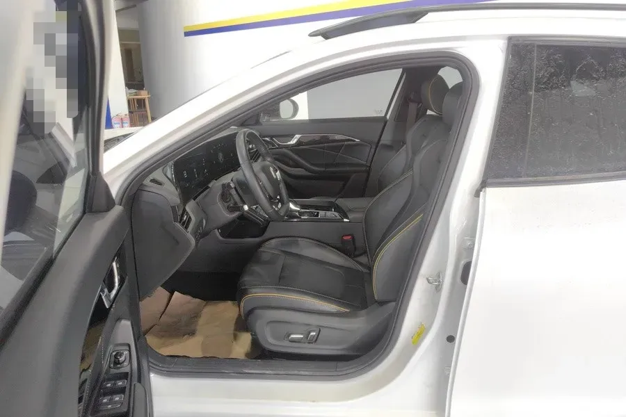 2022 Bestune B70S 2.0T 224HP L4 6AT,autocango,china used car exporter,china ev exporter,chinese used car exporter,chinese used ev exporter