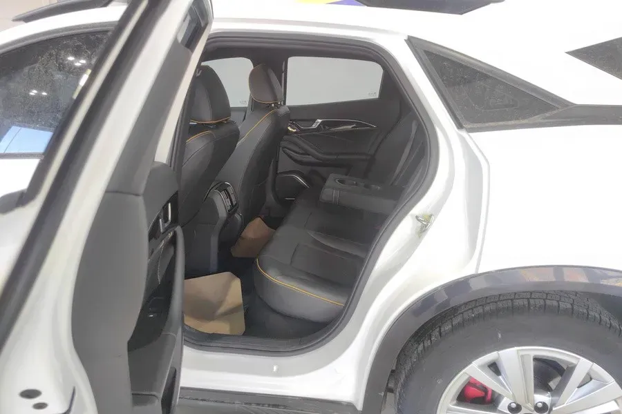 2022 Bestune B70S 2.0T 224HP L4 6AT,autocango,china used car exporter,china ev exporter,chinese used car exporter,chinese used ev exporter