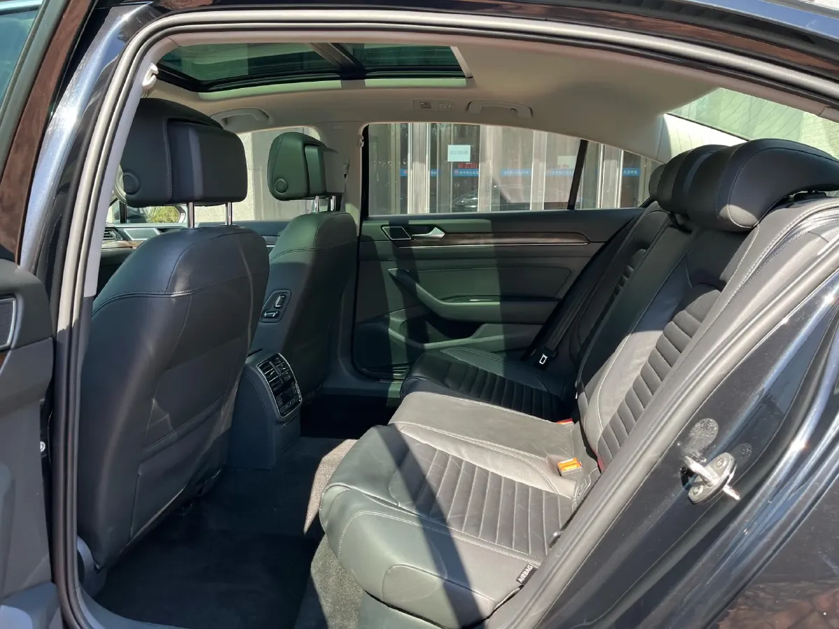 2019 Volkswagen Magotan 2.0T 186HP L4 7DCT,autocango,china used car exporter,china ev exporter,chinese used car exporter,chinese used ev exporter