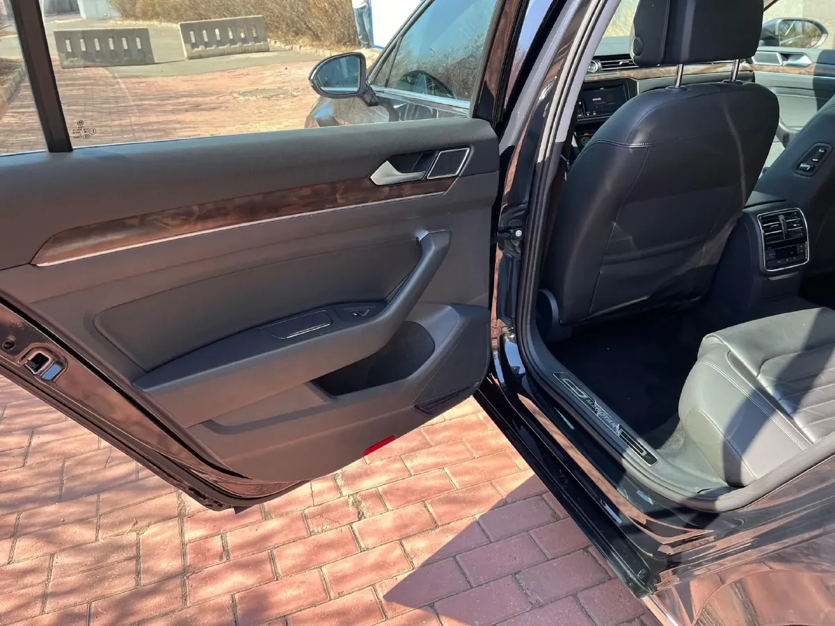 2019 Volkswagen Magotan 2.0T 186HP L4 7DCT,autocango,china used car exporter,china ev exporter,chinese used car exporter,chinese used ev exporter