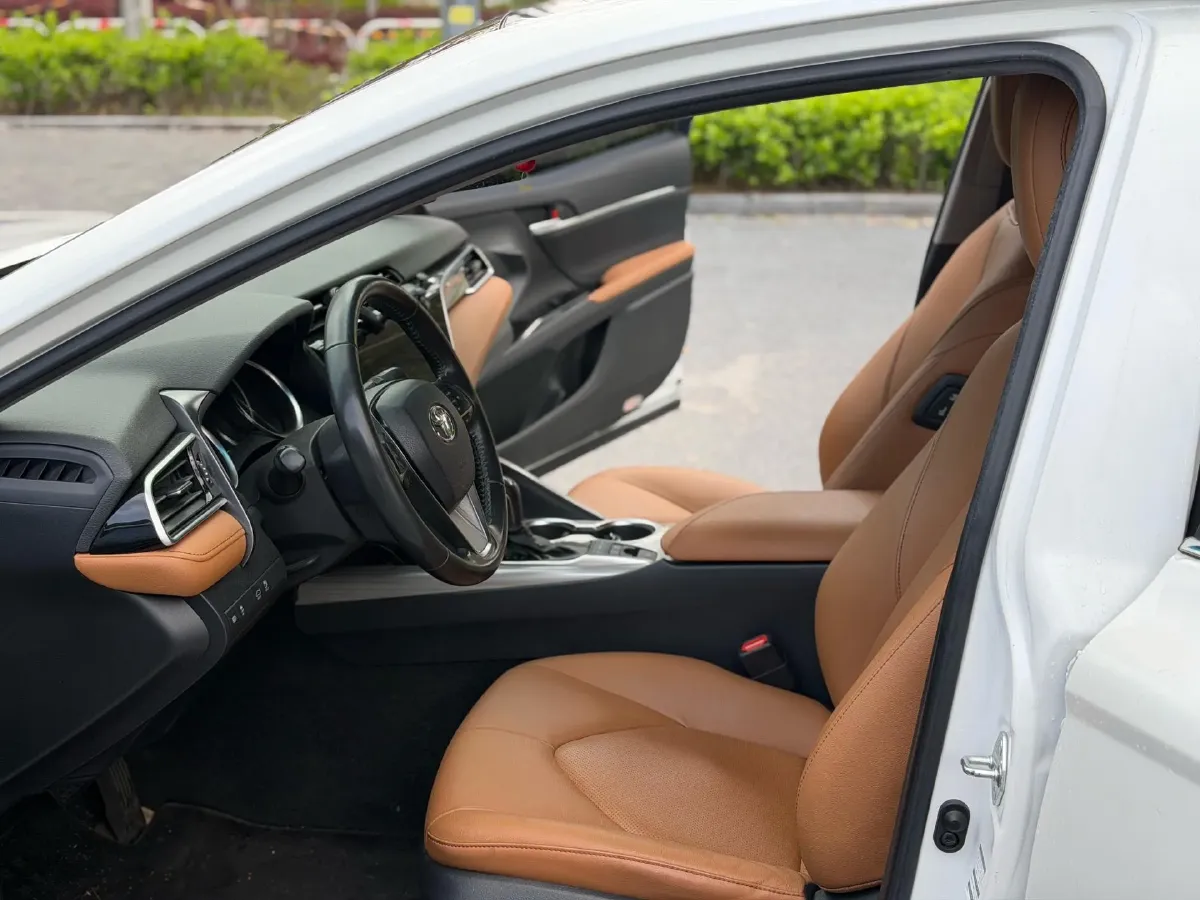 2019 Toyota Camry 2.5L 178HP L4 E-CVT Hybrid,autocango,china used car exporter,china ev exporter,chinese used car exporter,chinese used ev exporter