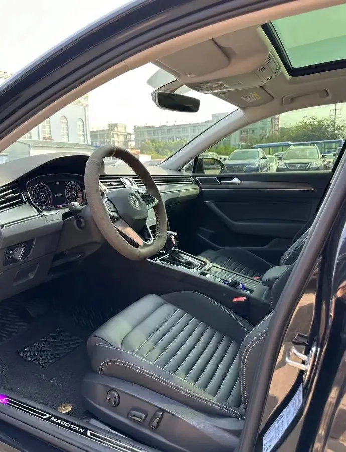 2020 Volkswagen Magotan 2.0T 186HP L4 7DCT,autocango,china used car exporter,china ev exporter,chinese used car exporter,chinese used ev exporter