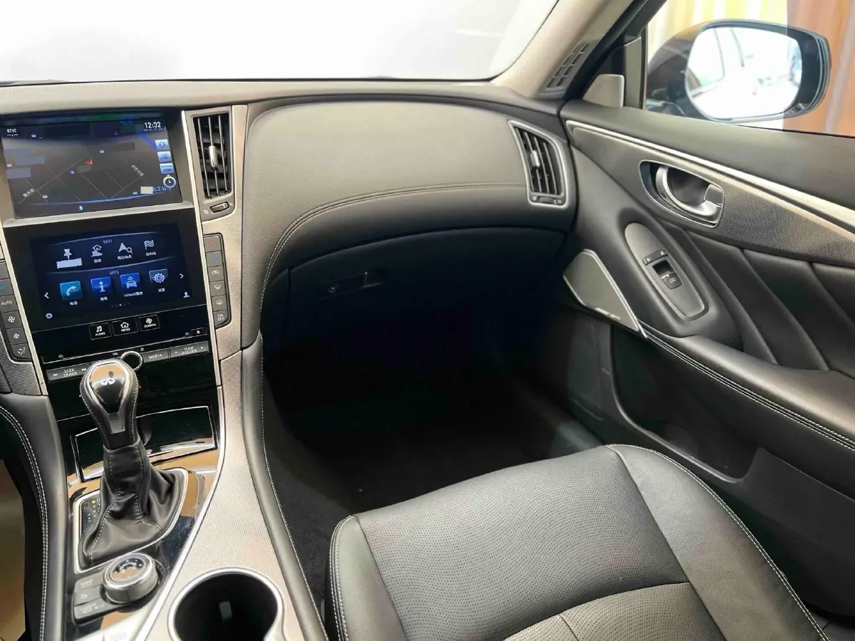 2018 Jeep Grand Commander 2.0T 265HP L4 9AT,autocango,china used car exporter,china ev exporter,chinese used car exporter,chinese used ev exporter