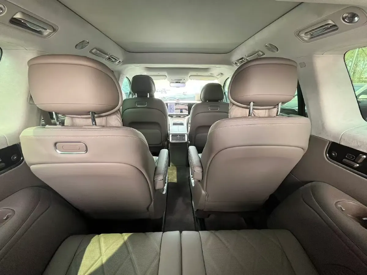 2025 AITO AITO M9 REEV 160HP REEV 52KWH,autocango,china used car exporter,china ev exporter,chinese used car exporter,chinese used ev exporter