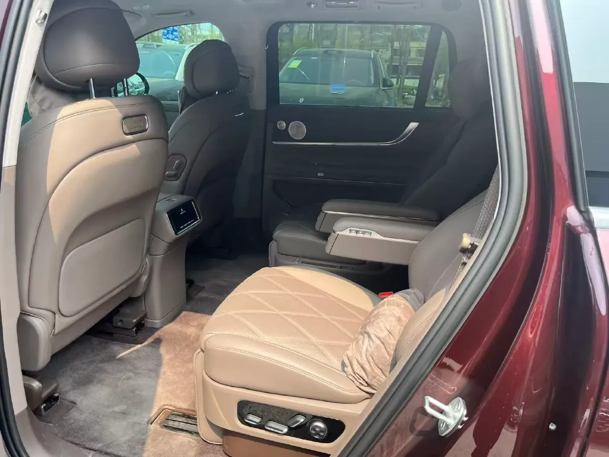 2025 AITO AITO M9 REEV 160HP REEV 52KWH,autocango,china used car exporter,china ev exporter,chinese used car exporter,chinese used ev exporter