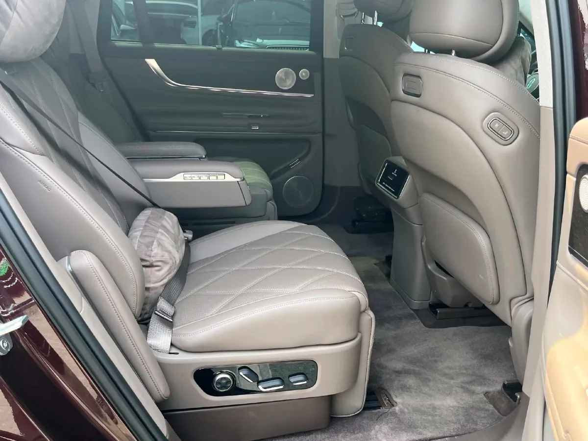 2025 AITO AITO M9 REEV 160HP REEV 52KWH,autocango,china used car exporter,china ev exporter,chinese used car exporter,chinese used ev exporter