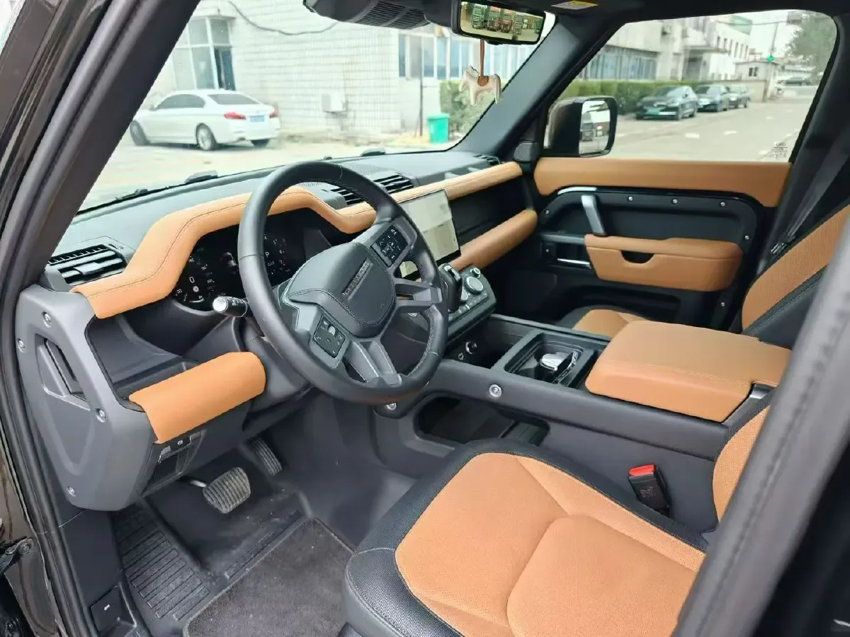 2024 Land Rover Defender 3.0T 400HP L6 8AT,autocango,china used car exporter,china ev exporter,chinese used car exporter,chinese used ev exporter