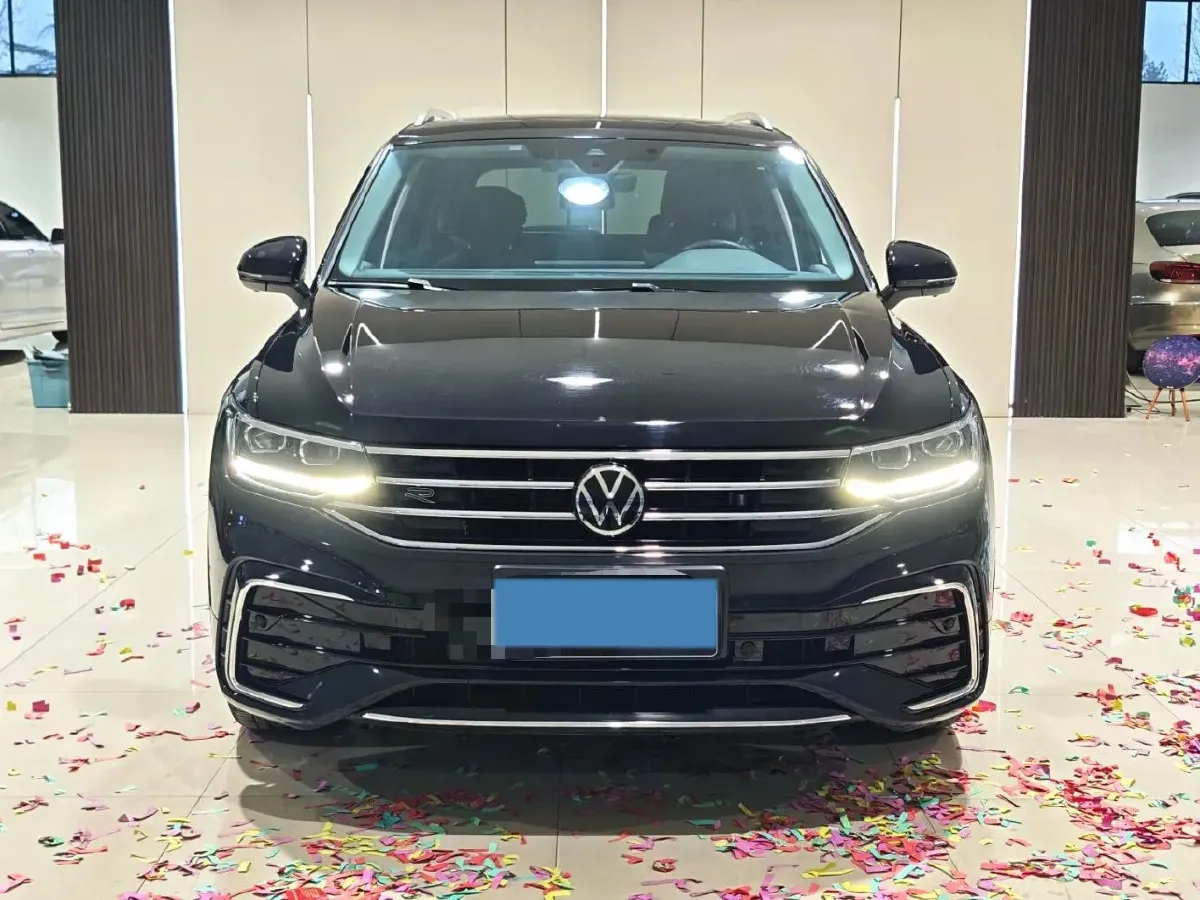 2024 Volkswagen Tiguan L 2.0T 186HP L4 7DCT,autocango,china used car exporter,china ev exporter,chinese used car exporter,chinese used ev exporter