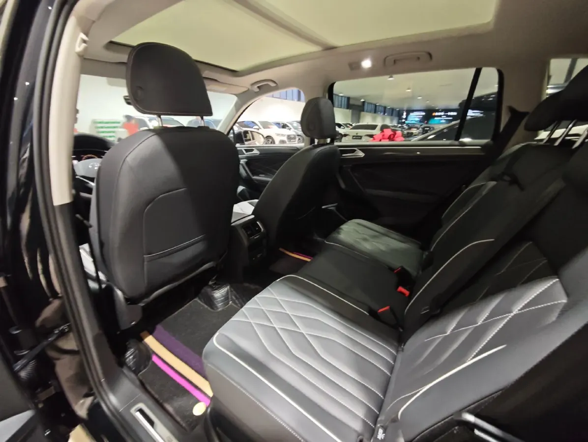 2024 Volkswagen Tiguan L 2.0T 186HP L4 7DCT,autocango,china used car exporter,china ev exporter,chinese used car exporter,chinese used ev exporter