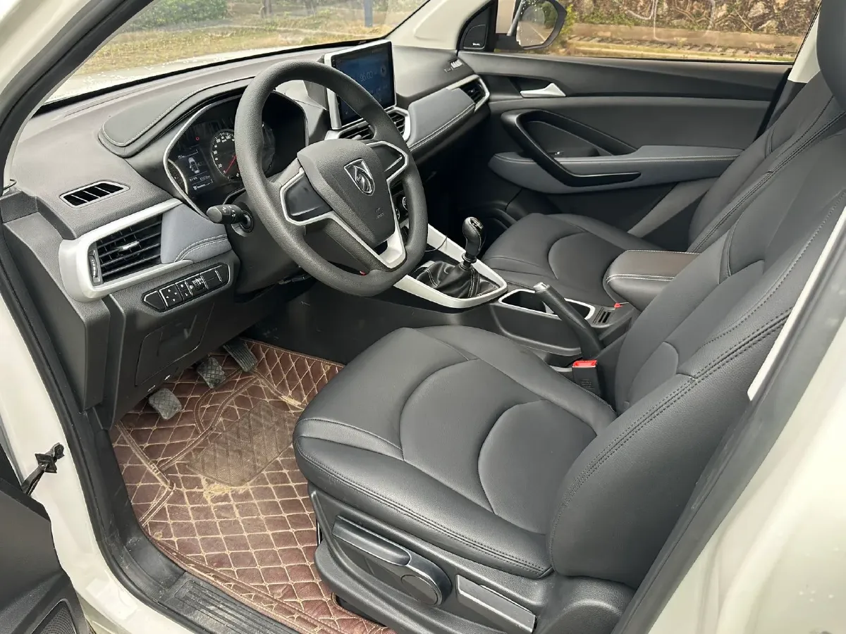 2018 BaoJun 530 1.5T 150HP L4 6MT,autocango,china used car exporter,china ev exporter,chinese used car exporter,chinese used ev exporter